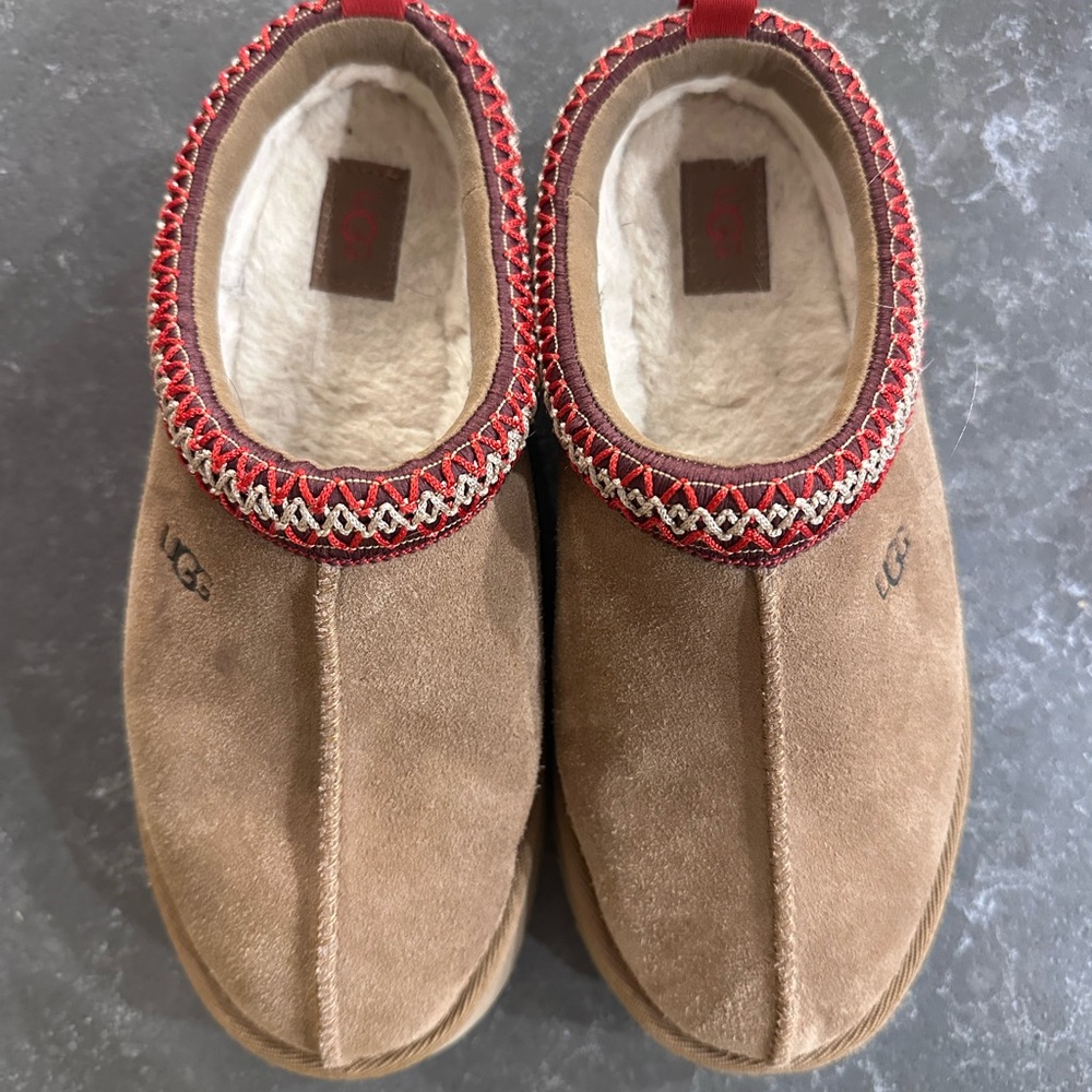 UGG Tasman Chestnut size 4